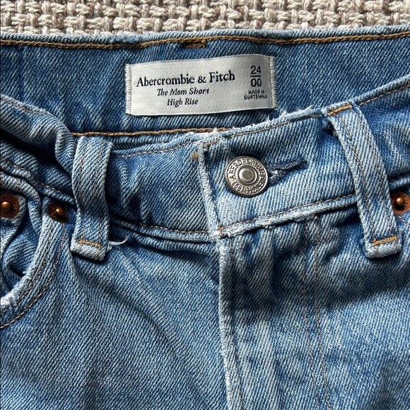 Abercrombie & Fitch The Mom Short High Rise Distressed Raw Hem Short Sz 24/00 - Picture 2 of 7
